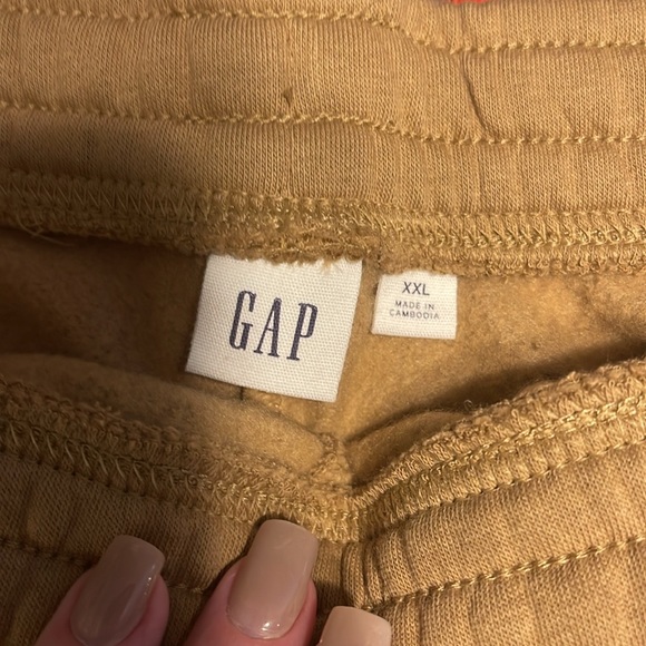 NWT-Gap logo fleece shorts- XXL- like new/never worn- Khaki - Picture 2 of 3